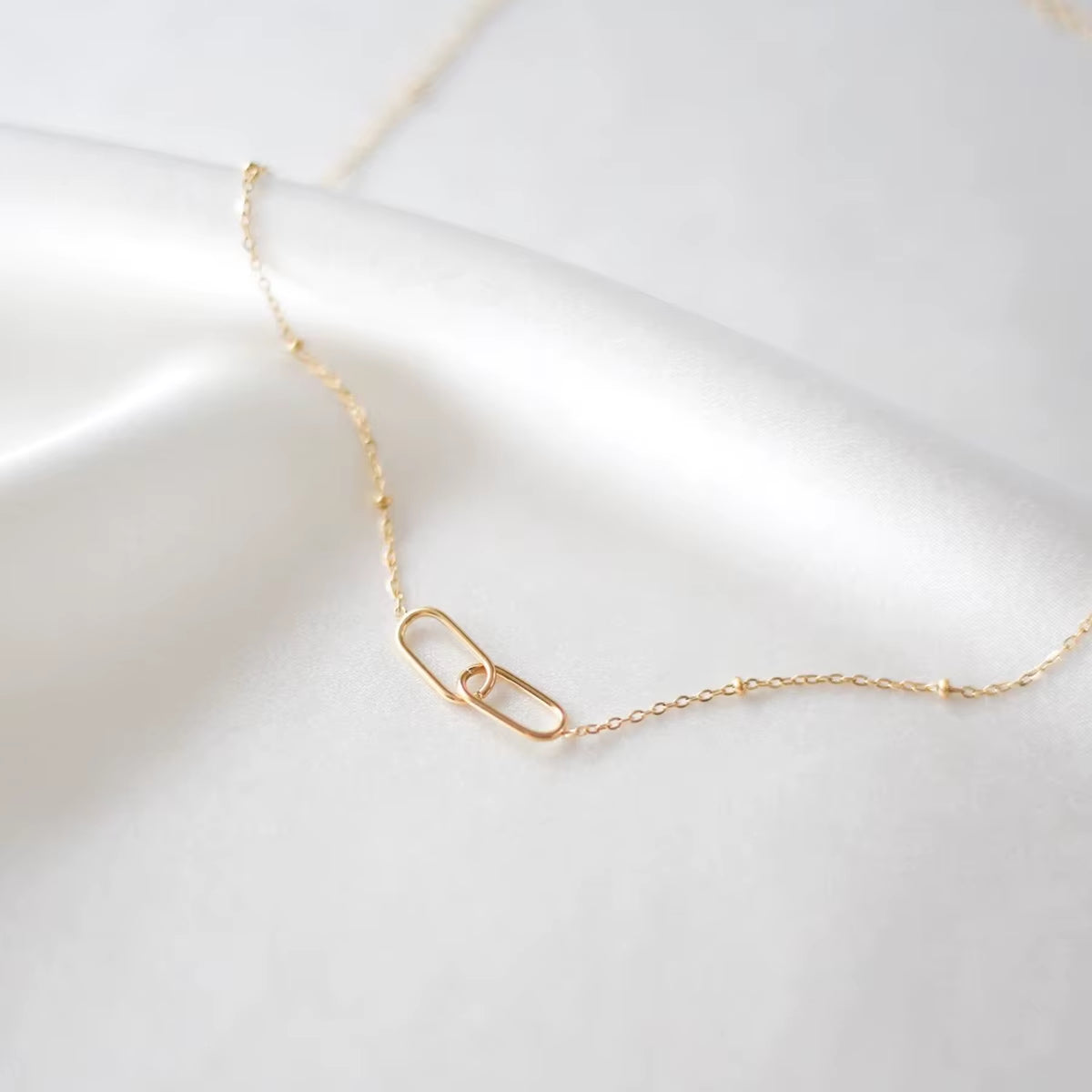 Silver Icon Cross Link Necklace – Retro Charm with Modern Edge